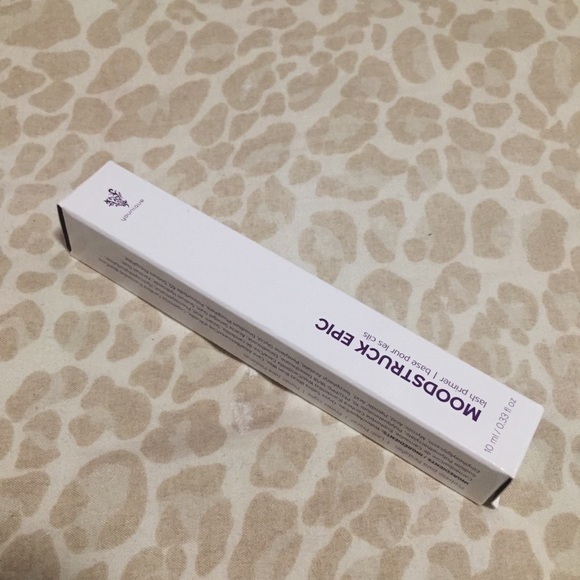 Younique moonstruck lash primer - Picture 6 of 8